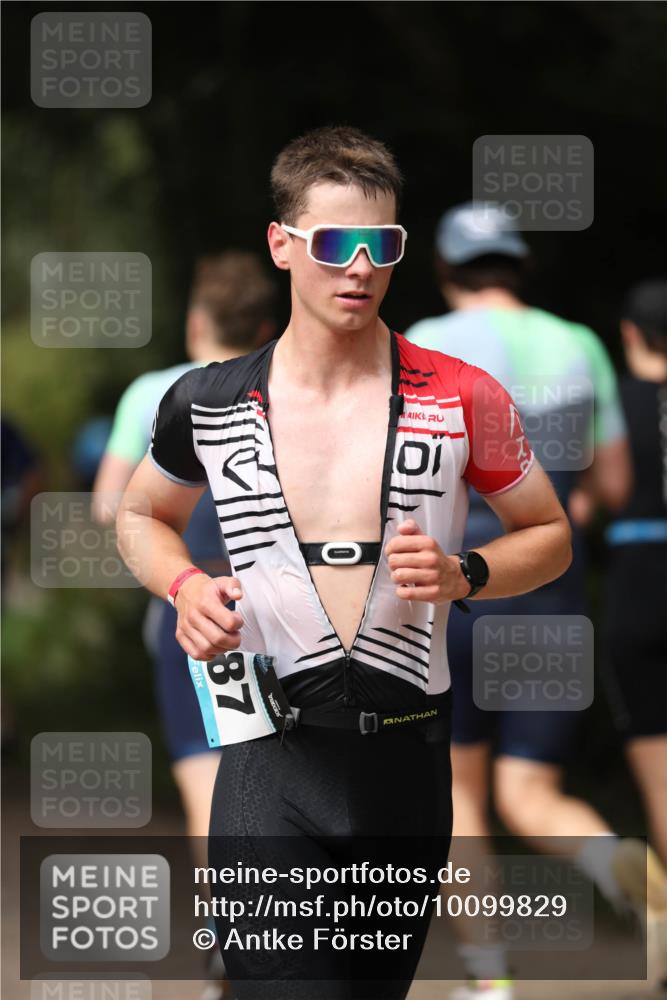 30.08.2026 - Elbe Triathlon Hamburg Antke Förster http://msf.ph/oto/10099829 30.08.2026 10:59:14 Laufen 0, 87 meine-sportfotos.de