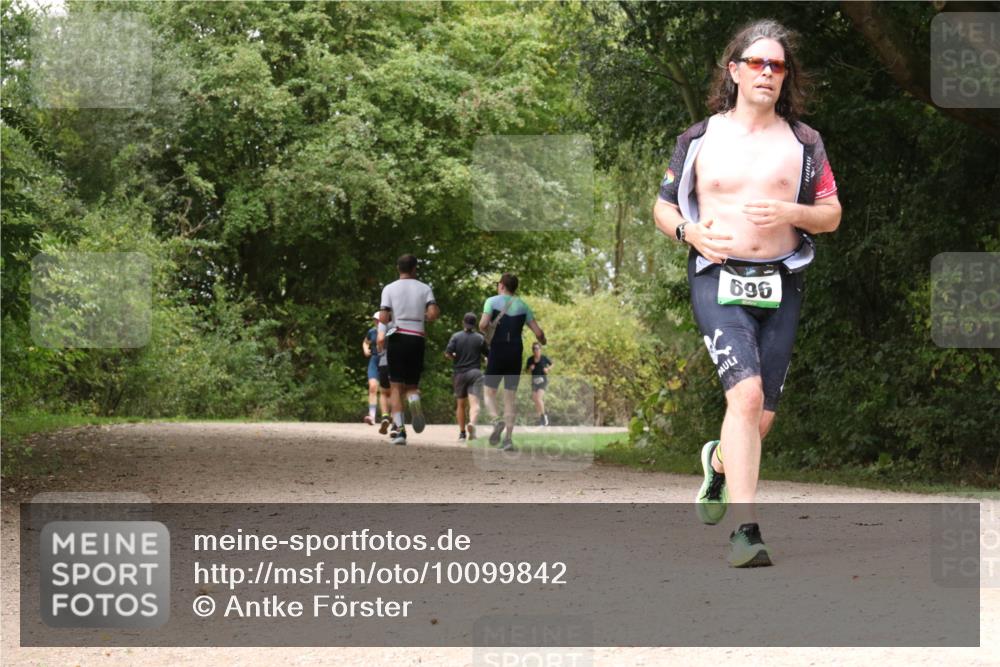 30.08.2026 - Elbe Triathlon Hamburg Antke Förster http://msf.ph/oto/10099842 30.08.2026 11:02:14 Laufen 696 meine-sportfotos.de