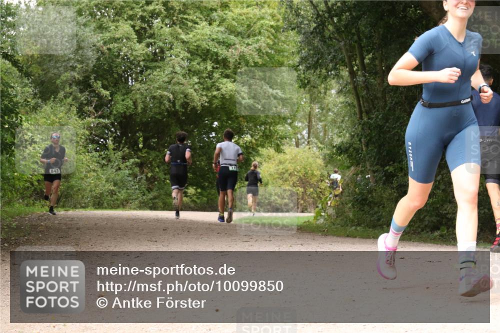 30.08.2026 - Elbe Triathlon Hamburg Antke Förster http://msf.ph/oto/10099850 30.08.2026 11:02:24 Laufen 843 meine-sportfotos.de