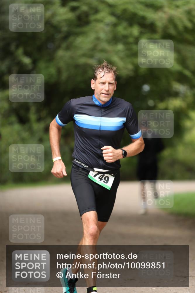 30.08.2026 - Elbe Triathlon Hamburg Antke Förster http://msf.ph/oto/10099851 30.08.2026 10:59:36 Laufen 672 meine-sportfotos.de