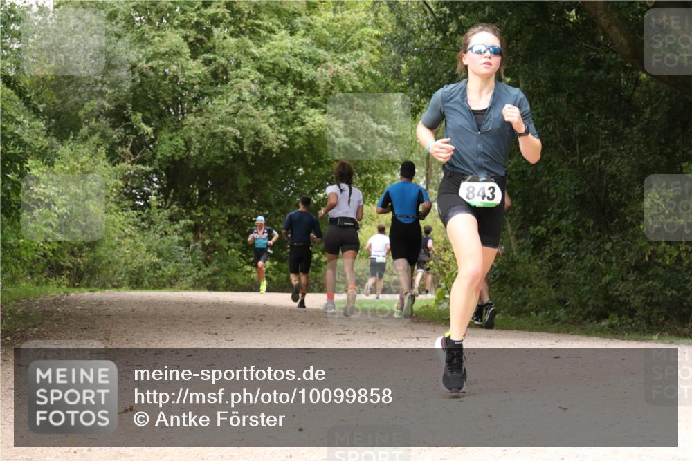 30.08.2026 - Elbe Triathlon Hamburg Antke Förster http://msf.ph/oto/10099858 30.08.2026 11:02:31 Laufen 843 meine-sportfotos.de