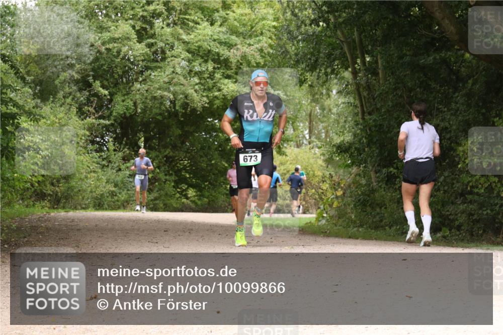30.08.2026 - Elbe Triathlon Hamburg Antke Förster http://msf.ph/oto/10099866 30.08.2026 11:02:39 Laufen 554, 673 meine-sportfotos.de