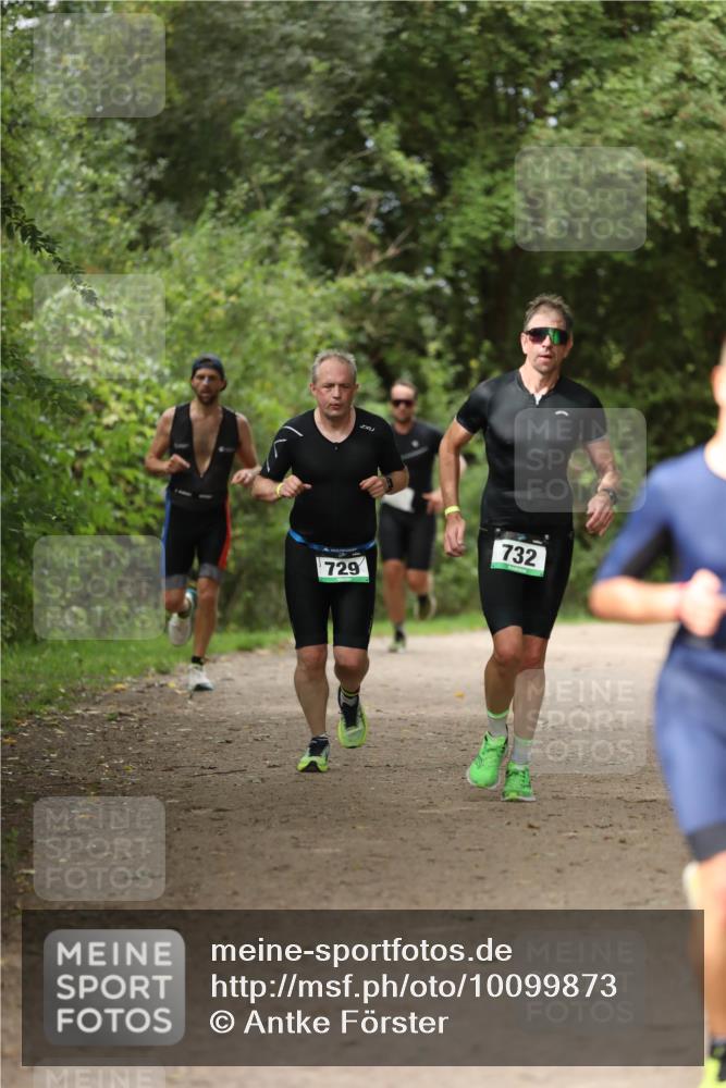 30.08.2026 - Elbe Triathlon Hamburg Antke Förster http://msf.ph/oto/10099873 30.08.2026 10:59:58 Laufen 729, 732 meine-sportfotos.de