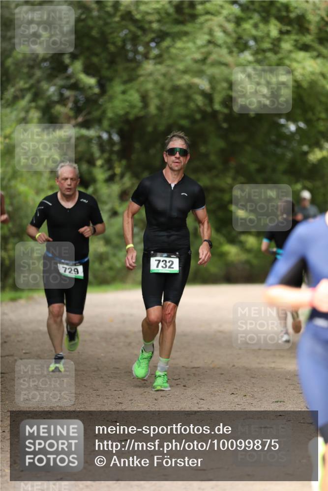 30.08.2026 - Elbe Triathlon Hamburg Antke Förster http://msf.ph/oto/10099875 30.08.2026 10:59:58 Laufen 729, 732 meine-sportfotos.de