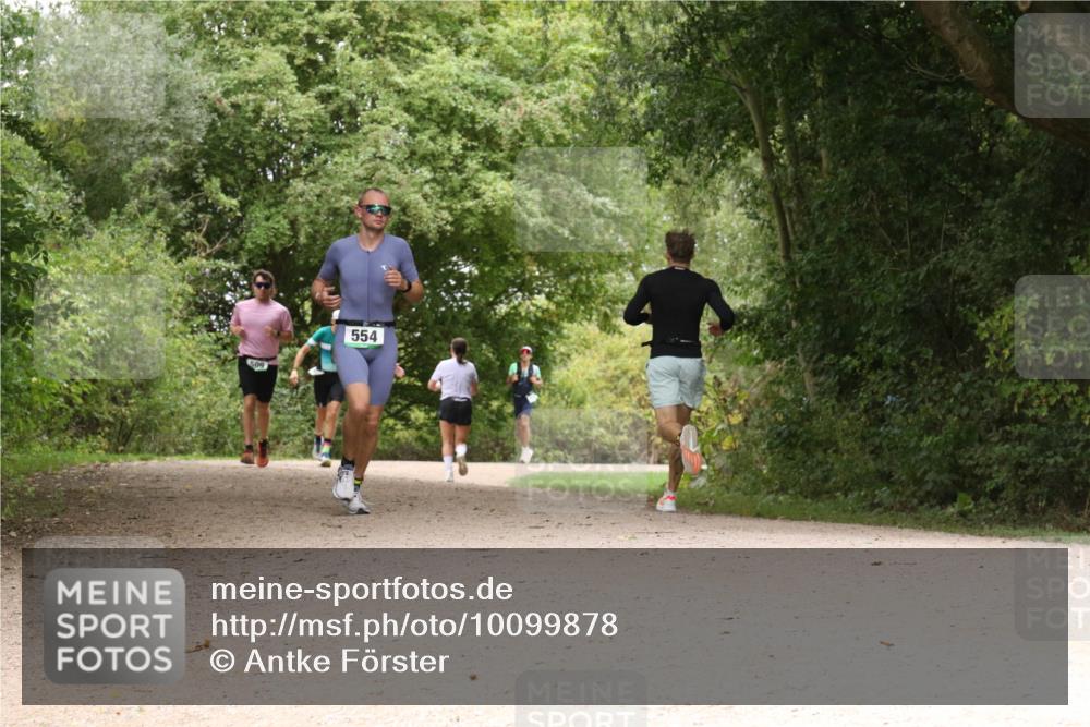 30.08.2026 - Elbe Triathlon Hamburg Antke Förster http://msf.ph/oto/10099878 30.08.2026 11:02:46 Laufen 509, 554 meine-sportfotos.de