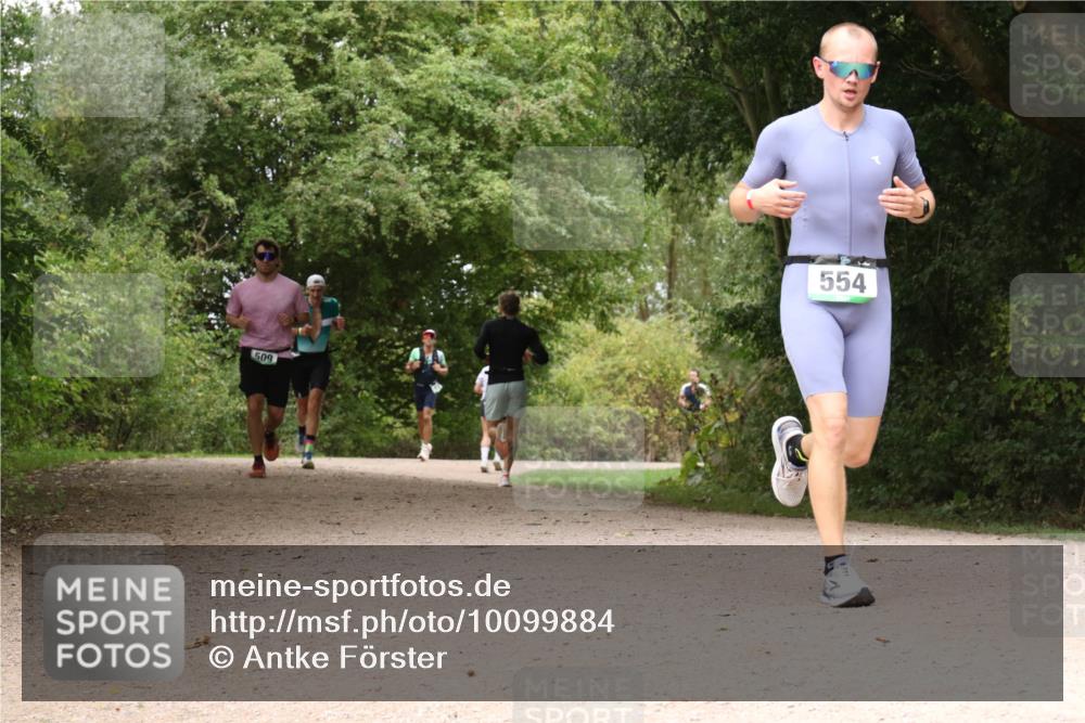 30.08.2026 - Elbe Triathlon Hamburg Antke Förster http://msf.ph/oto/10099884 30.08.2026 11:02:48 Laufen 509, 554 meine-sportfotos.de