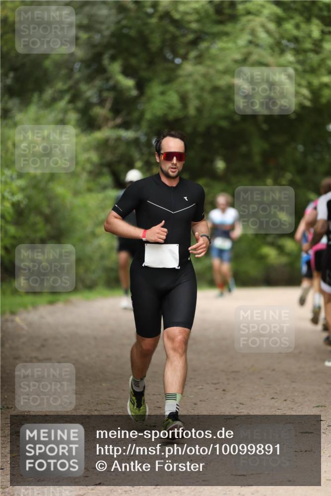 30.08.2026 - Elbe Triathlon Hamburg Antke Förster http://msf.ph/oto/10099891 30.08.2026 11:00:05 Laufen  meine-sportfotos.de