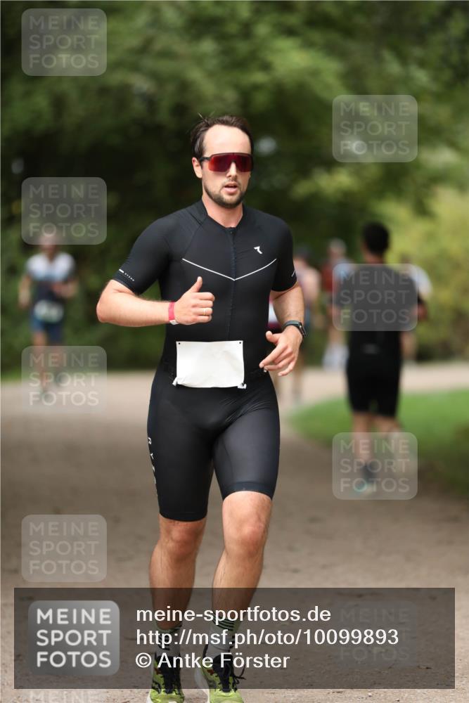 30.08.2026 - Elbe Triathlon Hamburg Antke Förster http://msf.ph/oto/10099893 30.08.2026 11:00:06 Laufen  meine-sportfotos.de