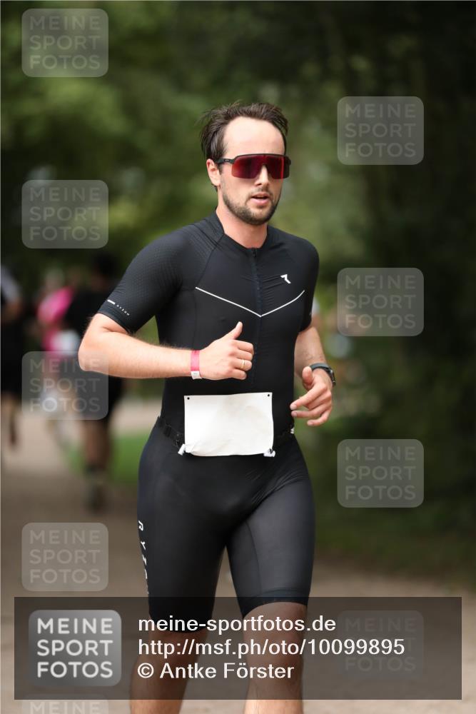 30.08.2026 - Elbe Triathlon Hamburg Antke Förster http://msf.ph/oto/10099895 30.08.2026 11:00:06 Laufen  meine-sportfotos.de
