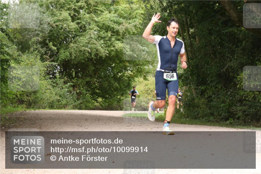 30.08.2026 - Elbe Triathlon Hamburg Antke Förster http://msf.ph/oto/10099914 30.08.2026 11:03:02 Laufen 656 meine-sportfotos.de