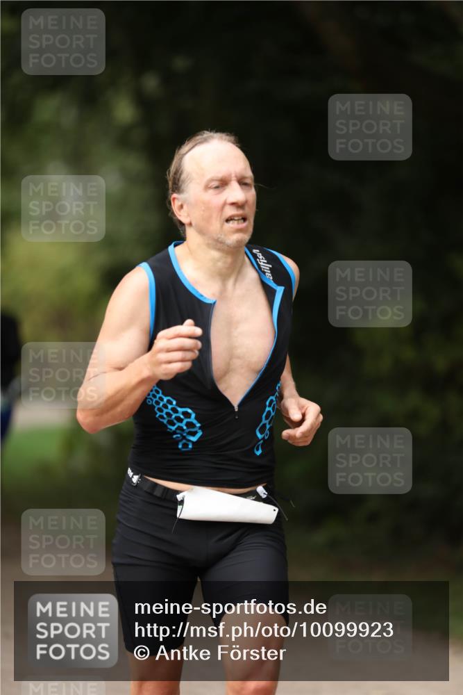 30.08.2026 - Elbe Triathlon Hamburg Antke Förster http://msf.ph/oto/10099923 30.08.2026 11:00:23 Laufen  meine-sportfotos.de