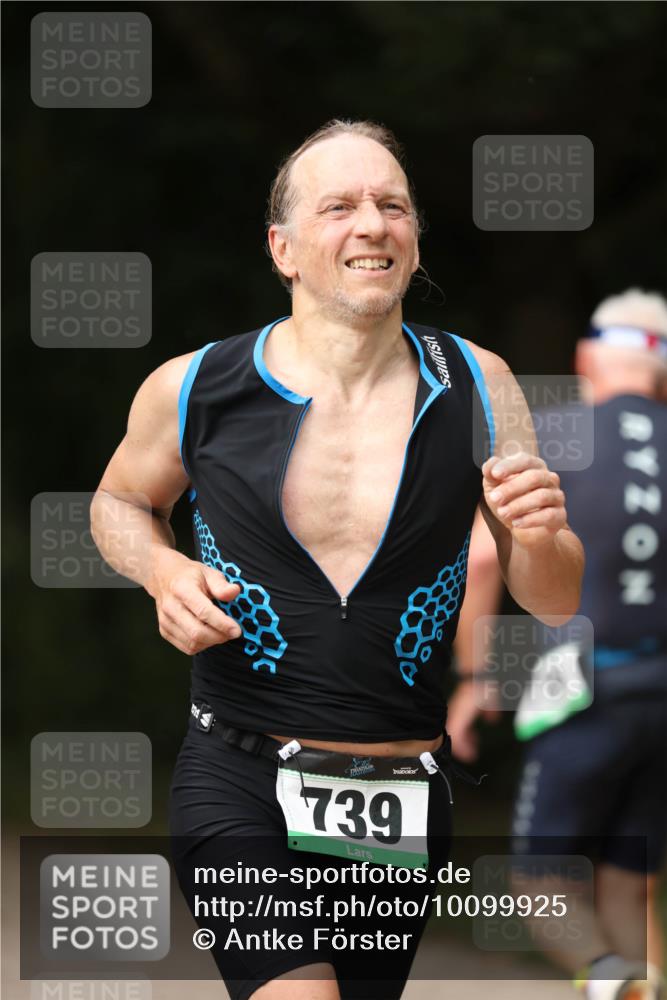 30.08.2026 - Elbe Triathlon Hamburg Antke Förster http://msf.ph/oto/10099925 30.08.2026 11:00:23 Laufen 739 meine-sportfotos.de