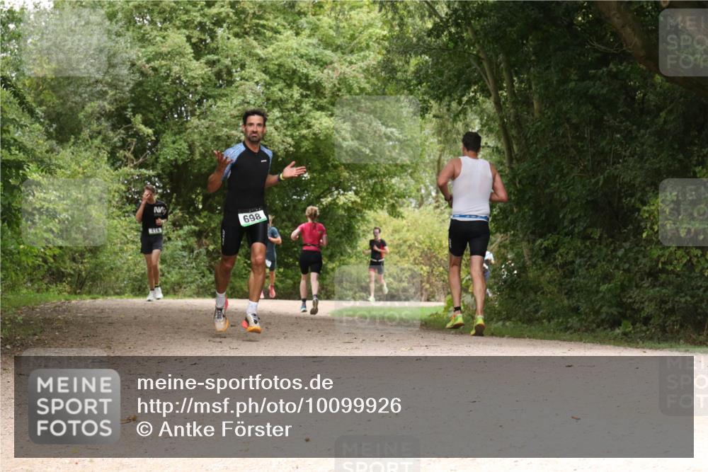 30.08.2026 - Elbe Triathlon Hamburg Antke Förster http://msf.ph/oto/10099926 30.08.2026 11:03:12 Laufen 414, 698 meine-sportfotos.de
