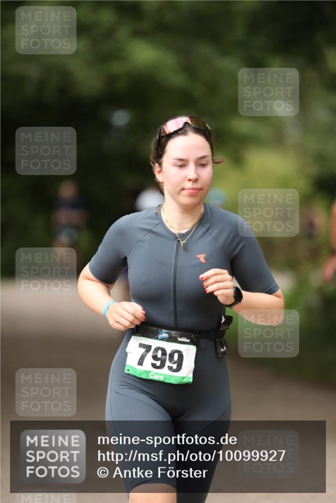 30.08.2026 - Elbe Triathlon Hamburg Antke Förster http://msf.ph/oto/10099927 30.08.2026 11:00:25 Laufen 799 meine-sportfotos.de