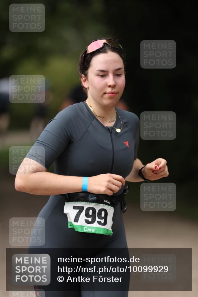 30.08.2026 - Elbe Triathlon Hamburg Antke Förster http://msf.ph/oto/10099929 30.08.2026 11:00:25 Laufen 799 meine-sportfotos.de