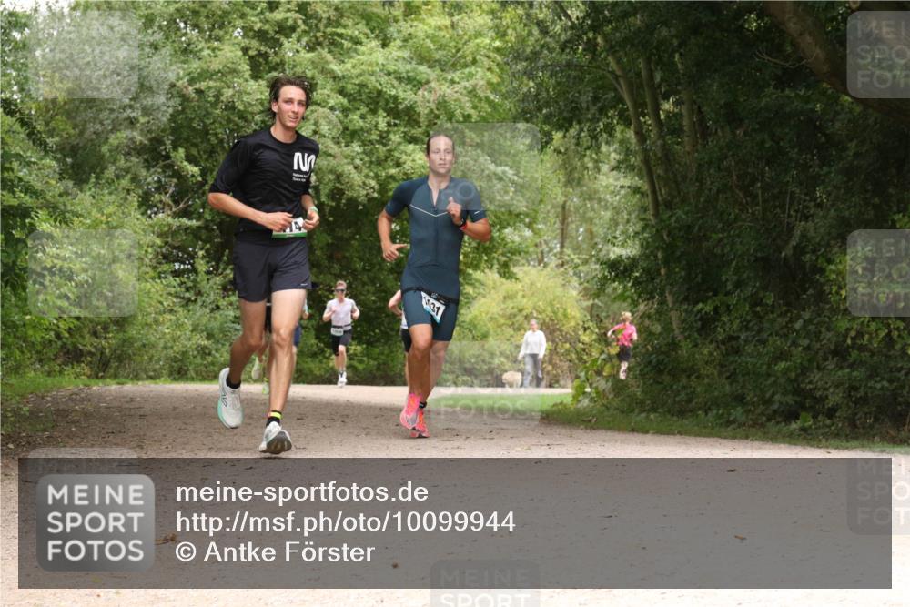 30.08.2026 - Elbe Triathlon Hamburg Antke Förster http://msf.ph/oto/10099944 30.08.2026 11:03:19 Laufen 031 meine-sportfotos.de