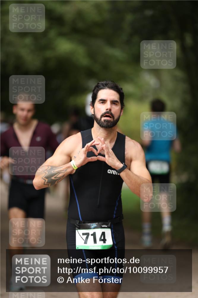30.08.2026 - Elbe Triathlon Hamburg Antke Förster http://msf.ph/oto/10099957 30.08.2026 11:00:43 Laufen 714 meine-sportfotos.de