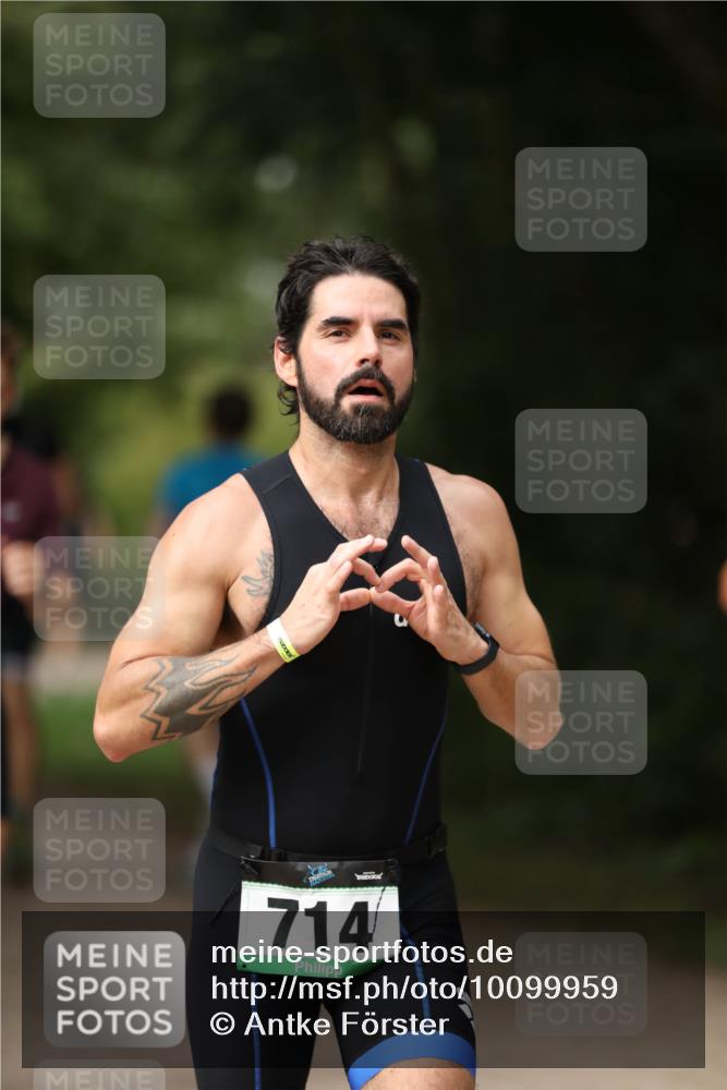 30.08.2026 - Elbe Triathlon Hamburg Antke Förster http://msf.ph/oto/10099959 30.08.2026 11:00:44 Laufen 714 meine-sportfotos.de