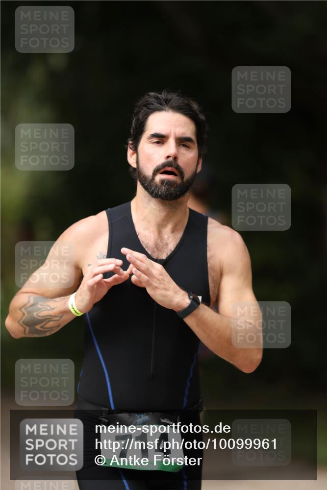 30.08.2026 - Elbe Triathlon Hamburg Antke Förster http://msf.ph/oto/10099961 30.08.2026 11:00:44 Laufen 714 meine-sportfotos.de