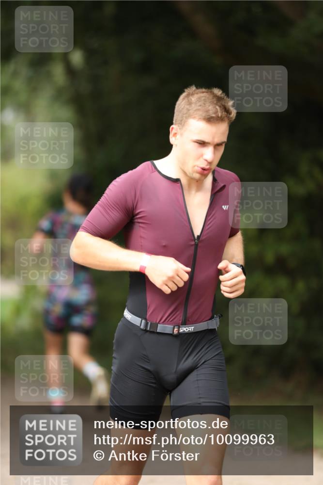 30.08.2026 - Elbe Triathlon Hamburg Antke Förster http://msf.ph/oto/10099963 30.08.2026 11:00:45 Laufen  meine-sportfotos.de