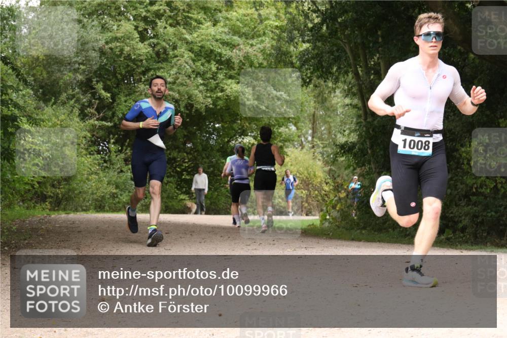 30.08.2026 - Elbe Triathlon Hamburg Antke Förster http://msf.ph/oto/10099966 30.08.2026 11:03:27 Laufen 3, 1008 meine-sportfotos.de