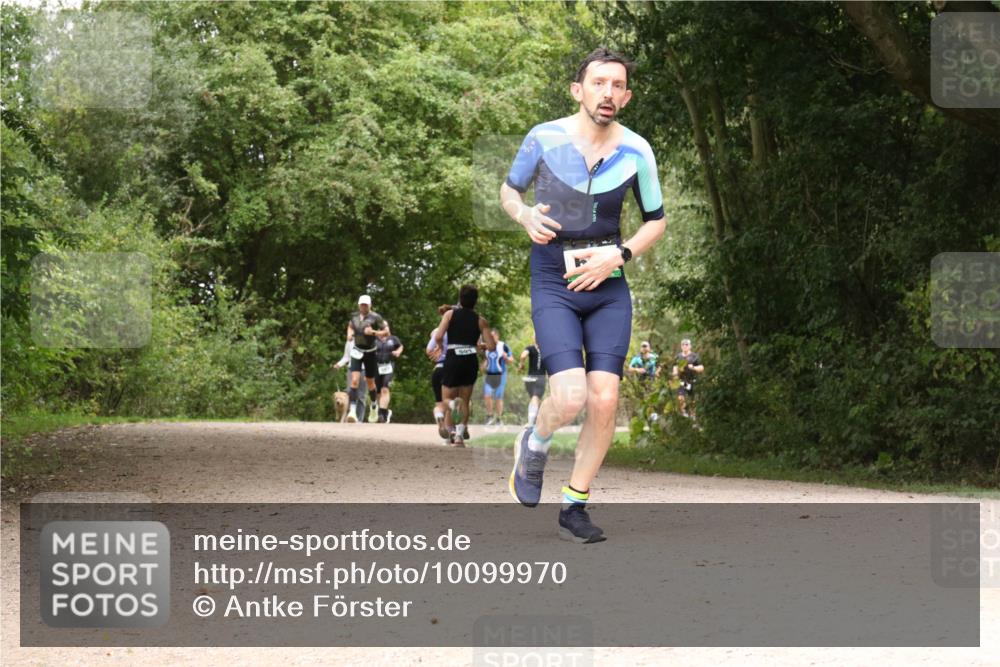 30.08.2026 - Elbe Triathlon Hamburg Antke Förster http://msf.ph/oto/10099970 30.08.2026 11:03:28 Laufen 303 meine-sportfotos.de