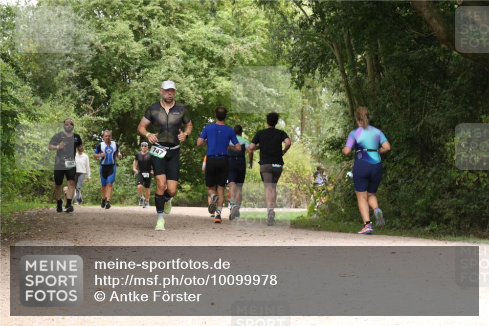 30.08.2026 - Elbe Triathlon Hamburg Antke Förster http://msf.ph/oto/10099978 30.08.2026 11:03:36 Laufen 662, 747 meine-sportfotos.de