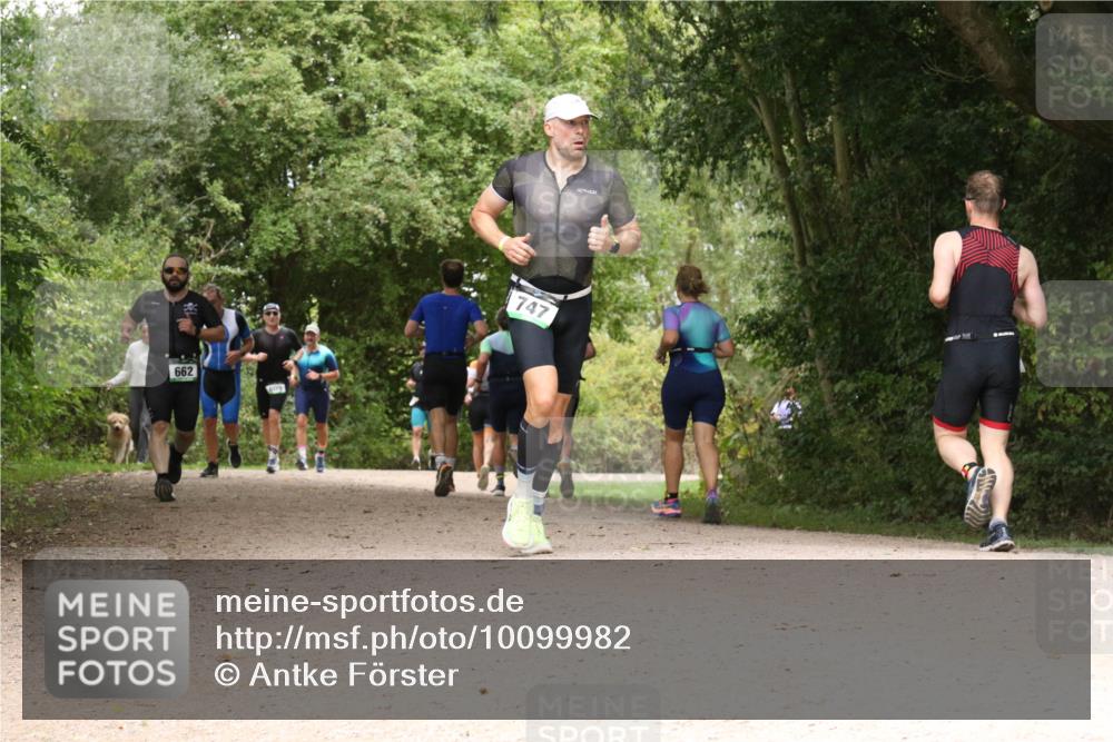 30.08.2026 - Elbe Triathlon Hamburg Antke Förster http://msf.ph/oto/10099982 30.08.2026 11:03:37 Laufen 662, 747 meine-sportfotos.de
