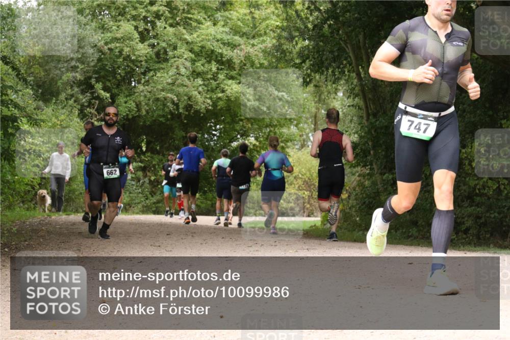 30.08.2026 - Elbe Triathlon Hamburg Antke Förster http://msf.ph/oto/10099986 30.08.2026 11:03:38 Laufen 662, 747 meine-sportfotos.de