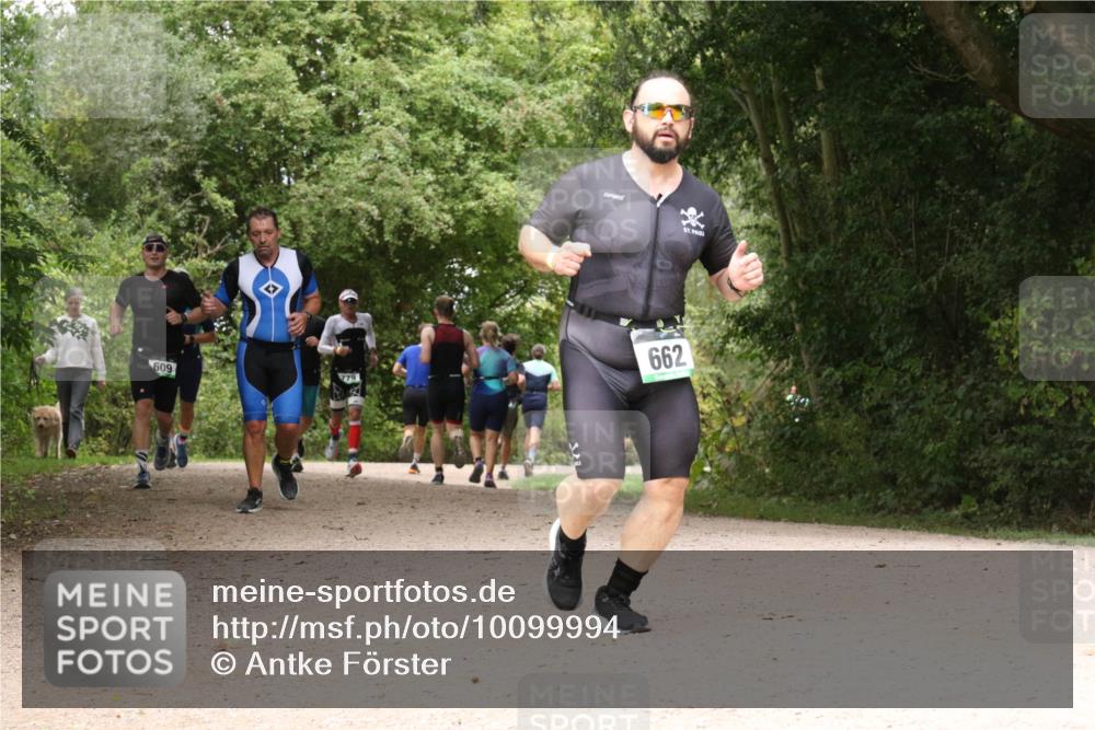 30.08.2026 - Elbe Triathlon Hamburg Antke Förster http://msf.ph/oto/10099994 30.08.2026 11:03:41 Laufen 609, 662 meine-sportfotos.de