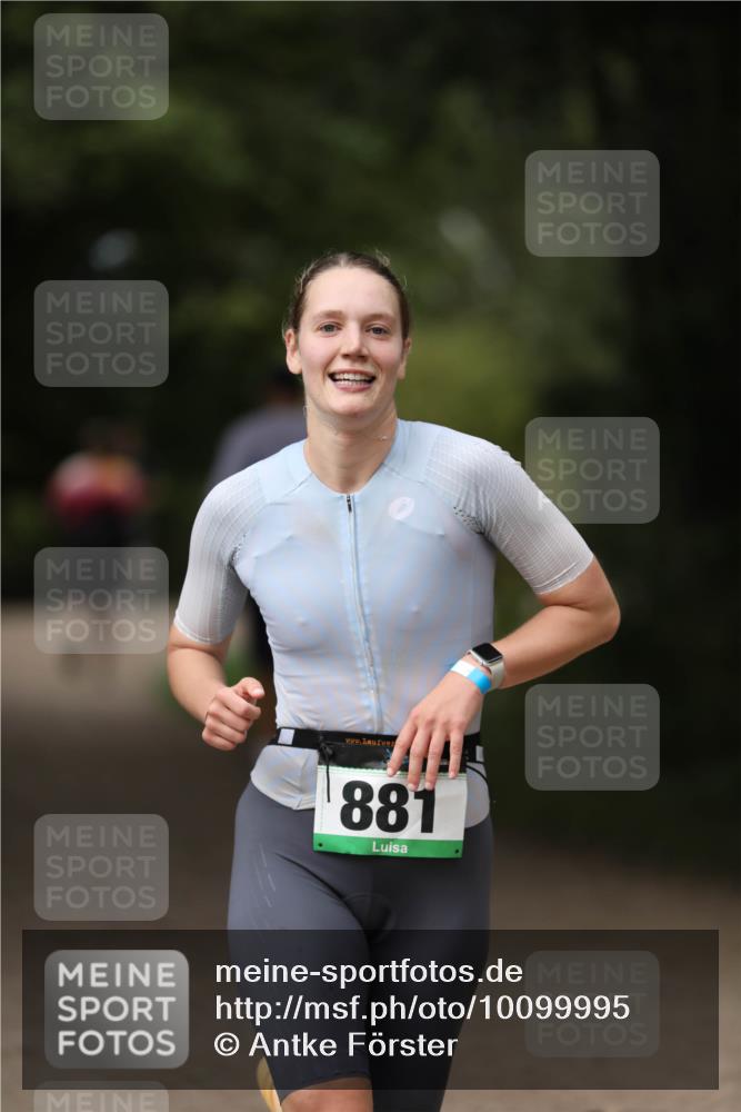 30.08.2026 - Elbe Triathlon Hamburg Antke Förster http://msf.ph/oto/10099995 30.08.2026 11:01:00 Laufen 881 meine-sportfotos.de