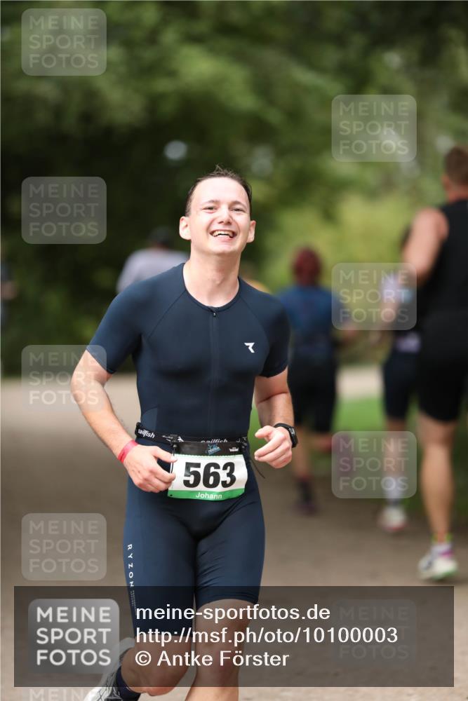 30.08.2026 - Elbe Triathlon Hamburg Antke Förster http://msf.ph/oto/10100003 30.08.2026 11:01:03 Laufen 563 meine-sportfotos.de