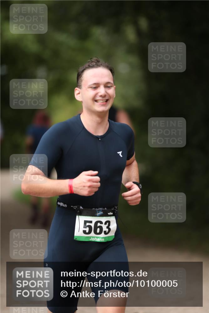 30.08.2026 - Elbe Triathlon Hamburg Antke Förster http://msf.ph/oto/10100005 30.08.2026 11:01:03 Laufen 2, 563 meine-sportfotos.de