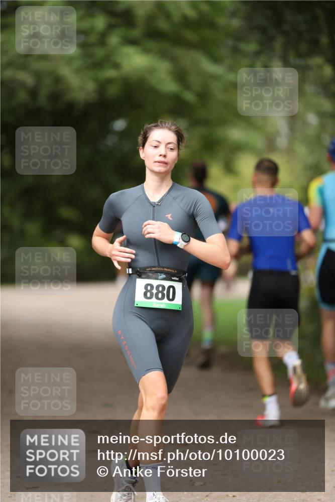 30.08.2026 - Elbe Triathlon Hamburg Antke Förster http://msf.ph/oto/10100023 30.08.2026 11:01:13 Laufen 880, 11 meine-sportfotos.de