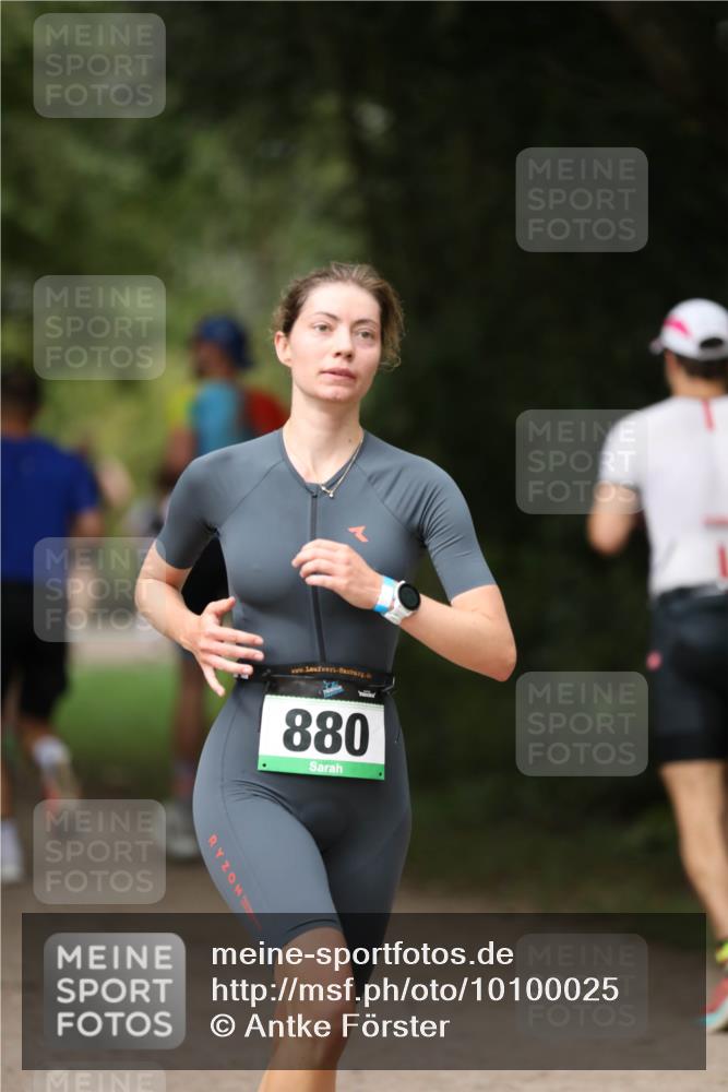 30.08.2026 - Elbe Triathlon Hamburg Antke Förster http://msf.ph/oto/10100025 30.08.2026 11:01:13 Laufen 880 meine-sportfotos.de