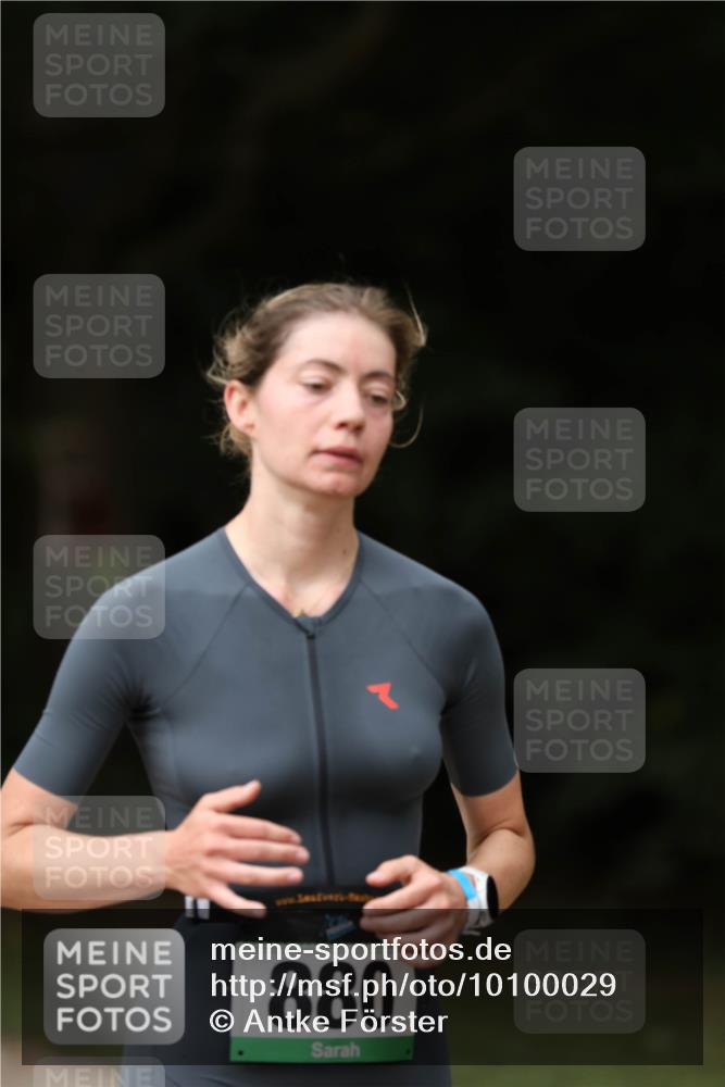 30.08.2026 - Elbe Triathlon Hamburg Antke Förster http://msf.ph/oto/10100029 30.08.2026 11:01:14 Laufen 880 meine-sportfotos.de