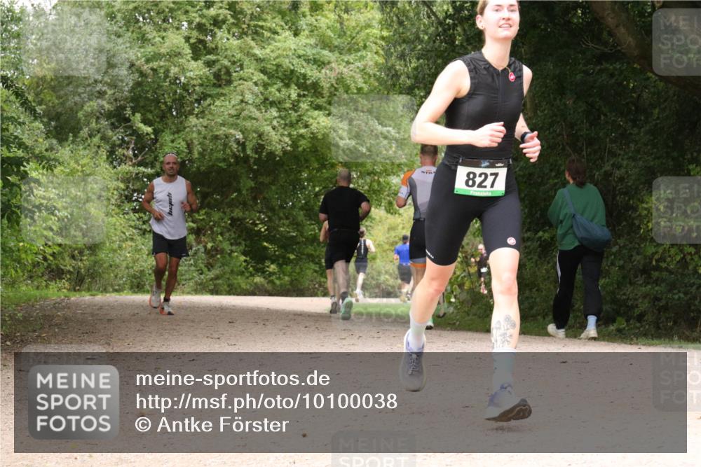 30.08.2026 - Elbe Triathlon Hamburg Antke Förster http://msf.ph/oto/10100038 30.08.2026 11:04:13 Laufen 827 meine-sportfotos.de