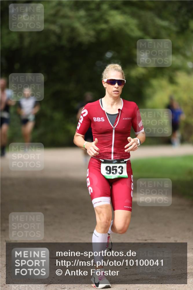 30.08.2026 - Elbe Triathlon Hamburg Antke Förster http://msf.ph/oto/10100041 30.08.2026 11:01:27 Laufen 953 meine-sportfotos.de