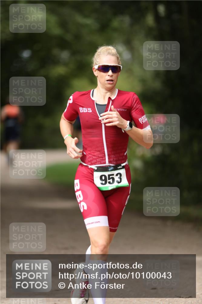 30.08.2026 - Elbe Triathlon Hamburg Antke Förster http://msf.ph/oto/10100043 30.08.2026 11:01:28 Laufen 953 meine-sportfotos.de