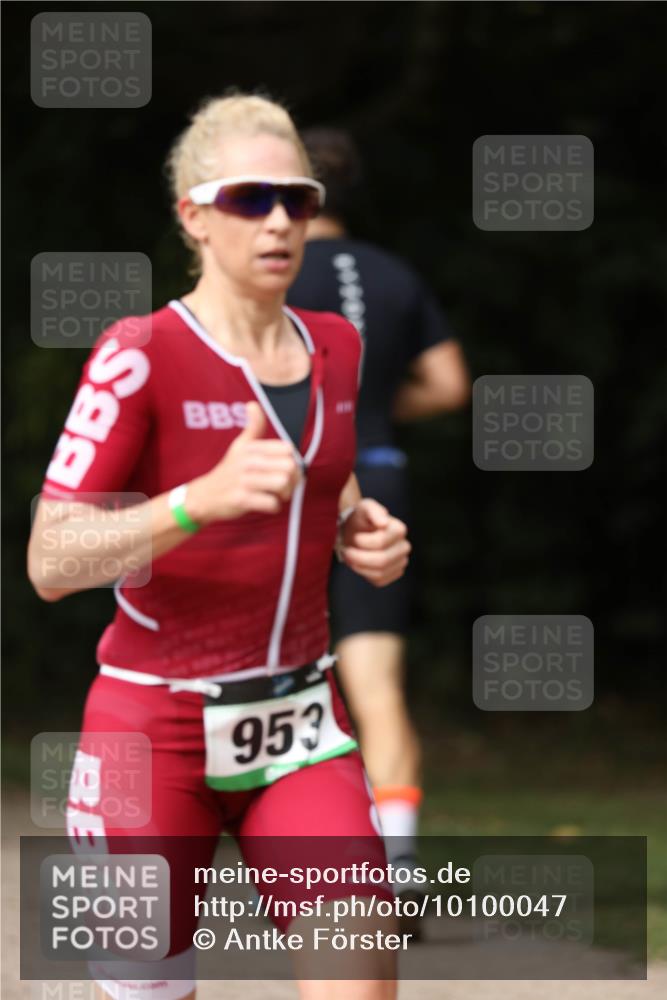 30.08.2026 - Elbe Triathlon Hamburg Antke Förster http://msf.ph/oto/10100047 30.08.2026 11:01:29 Laufen 953 meine-sportfotos.de