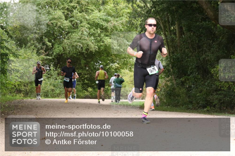 30.08.2026 - Elbe Triathlon Hamburg Antke Förster http://msf.ph/oto/10100058 30.08.2026 11:04:28 Laufen 757, 1067, 675 meine-sportfotos.de