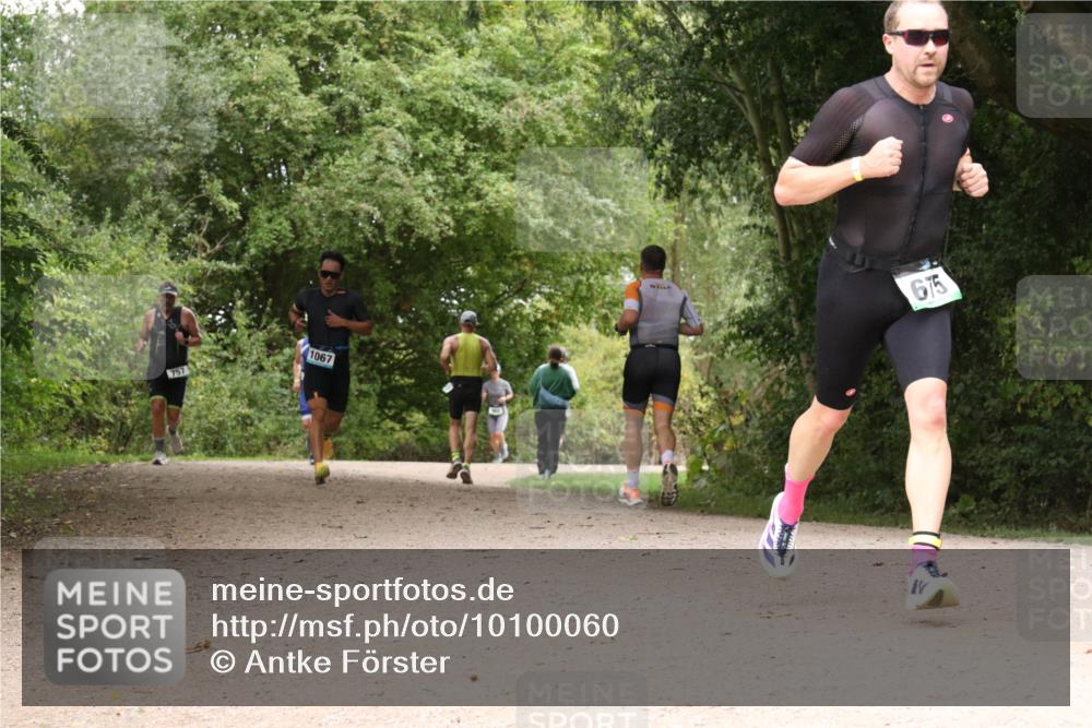 30.08.2026 - Elbe Triathlon Hamburg Antke Förster http://msf.ph/oto/10100060 30.08.2026 11:04:28 Laufen 757, 1067, 675 meine-sportfotos.de