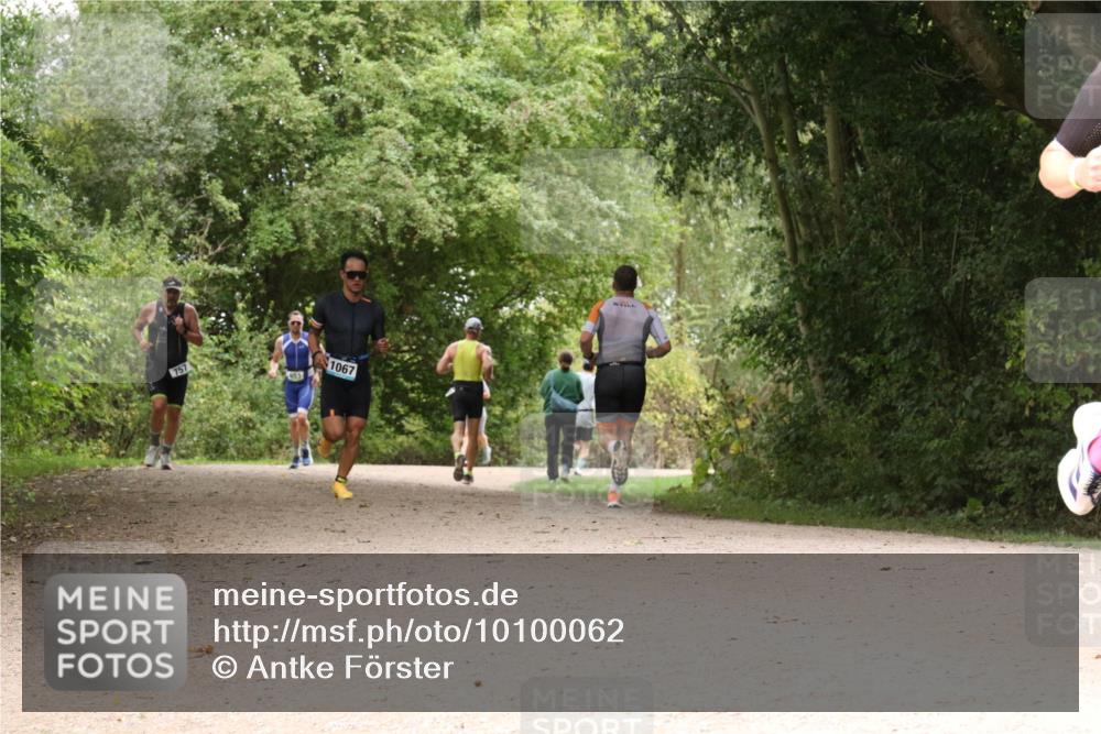 30.08.2026 - Elbe Triathlon Hamburg Antke Förster http://msf.ph/oto/10100062 30.08.2026 11:04:29 Laufen 757, 1067 meine-sportfotos.de