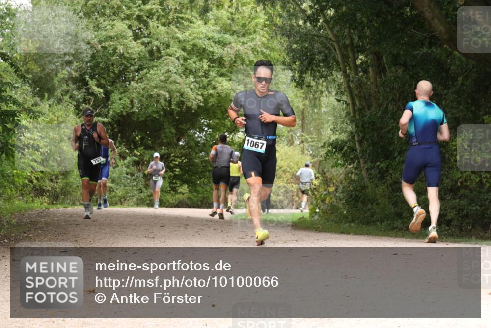 30.08.2026 - Elbe Triathlon Hamburg Antke Förster http://msf.ph/oto/10100066 30.08.2026 11:04:31 Laufen 757, 1067 meine-sportfotos.de