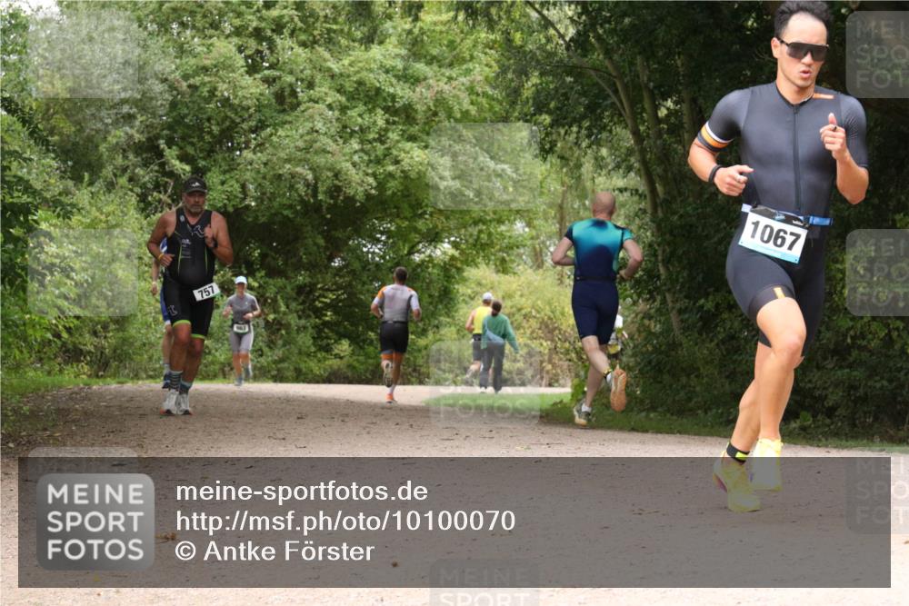 30.08.2026 - Elbe Triathlon Hamburg Antke Förster http://msf.ph/oto/10100070 30.08.2026 11:04:32 Laufen 757, 1067 meine-sportfotos.de