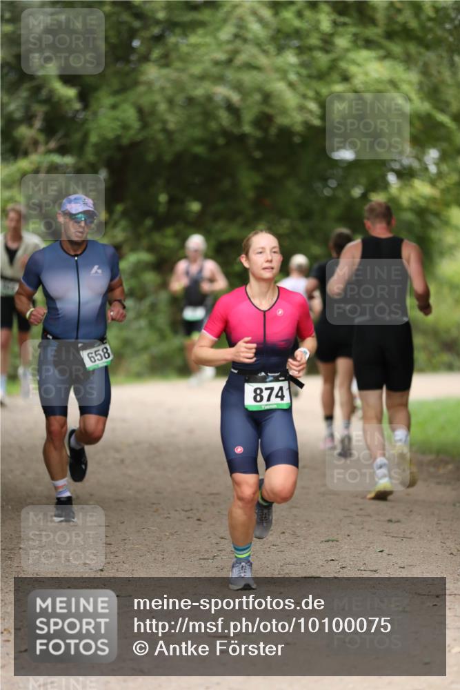 30.08.2026 - Elbe Triathlon Hamburg Antke Förster http://msf.ph/oto/10100075 30.08.2026 11:01:43 Laufen 658, 874 meine-sportfotos.de