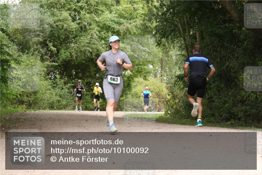 30.08.2026 - Elbe Triathlon Hamburg Antke Förster http://msf.ph/oto/10100092 30.08.2026 11:04:41 Laufen 863 meine-sportfotos.de