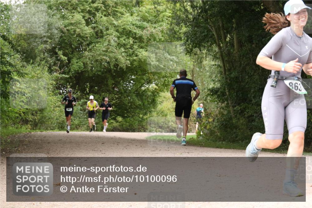 30.08.2026 - Elbe Triathlon Hamburg Antke Förster http://msf.ph/oto/10100096 30.08.2026 11:04:42 Laufen 967, 863 meine-sportfotos.de