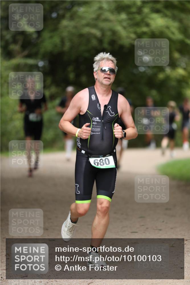 30.08.2026 - Elbe Triathlon Hamburg Antke Förster http://msf.ph/oto/10100103 30.08.2026 11:01:53 Laufen 680 meine-sportfotos.de