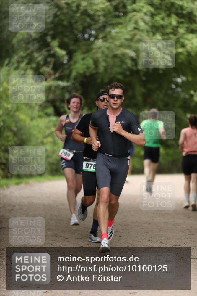 30.08.2026 - Elbe Triathlon Hamburg Antke Förster http://msf.ph/oto/10100125 30.08.2026 11:02:02 Laufen 299, 976 meine-sportfotos.de